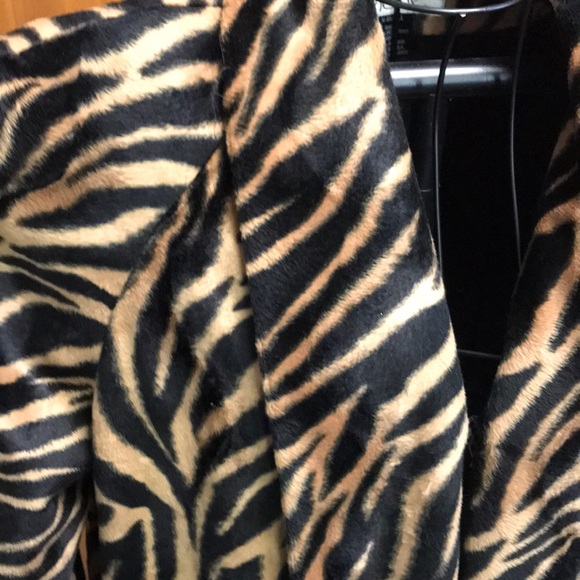 Cache Long Leopard Print Coat - Picture 8 of 12